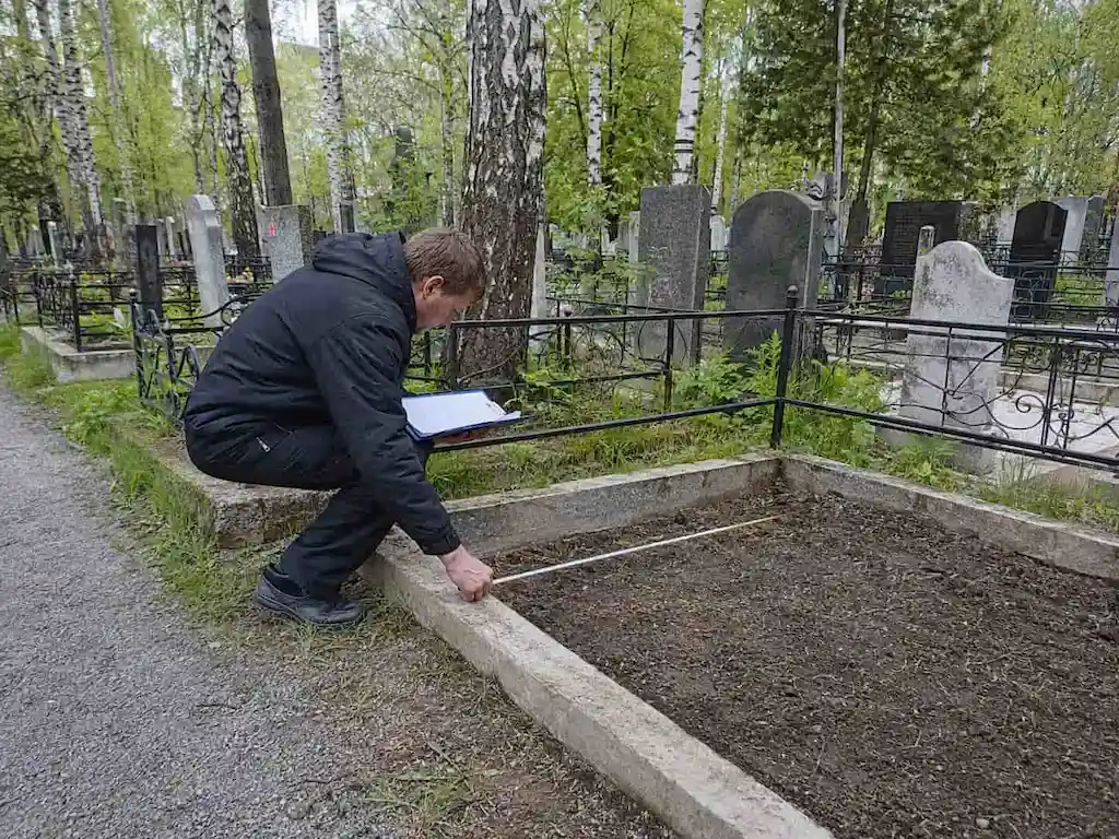 Замер участка на кладбище перед заказом памятника